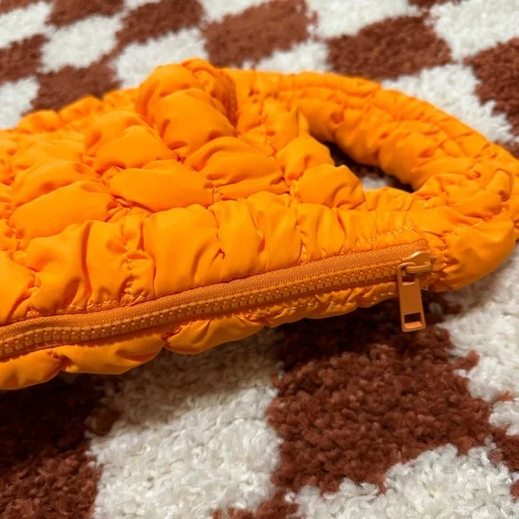 Urban Outfitters MAX QUILTED CROSSBODY BAG IN ORANGE - Picture 5 of 5